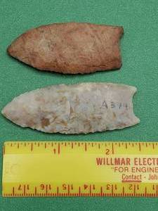 lot 28 image: Unfluted Clovis, Jasper 2 & Fluted Clovis, Agate 2 38 (Beautiful Quality)