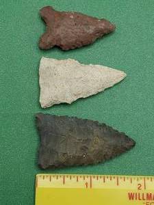 lot 29 image: 3 Dalton Spearpoints, Archaic, Approx. 2, Jasper Point-Hanna Point