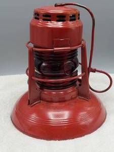 lot 44 image: Dietz No. 40 Traffic Gard RR Lantern with Red Lens