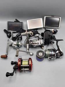 lot 66 image: 4 Old Fishing Reels & 3 GPS Units