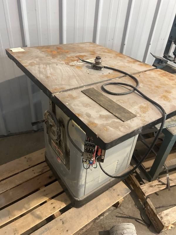 lot 1 image: Delta Platinum Edition Shaper Woodworking Machine