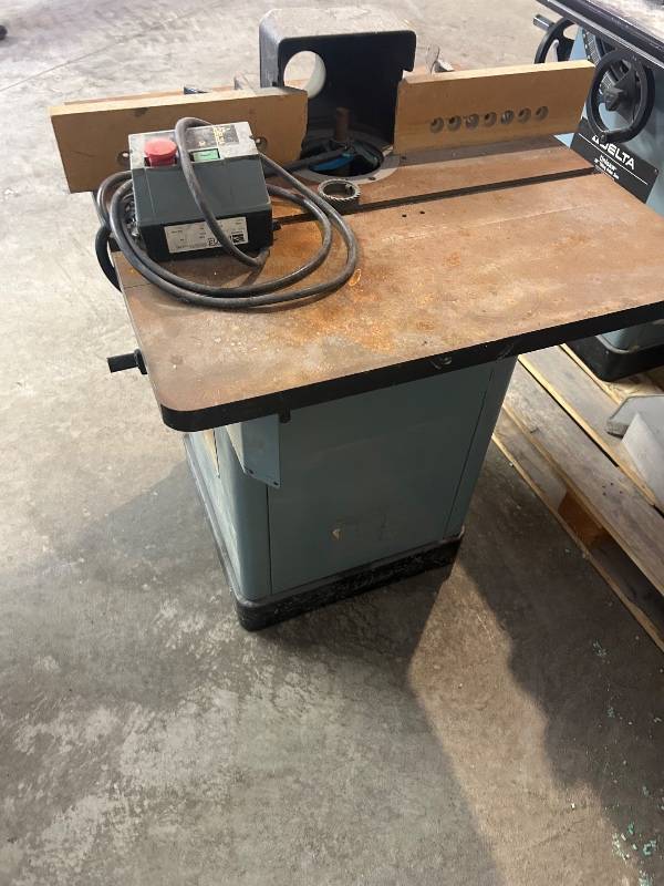 lot 4 image: Delta Shaper Industrial Woodworking Machine with Fence