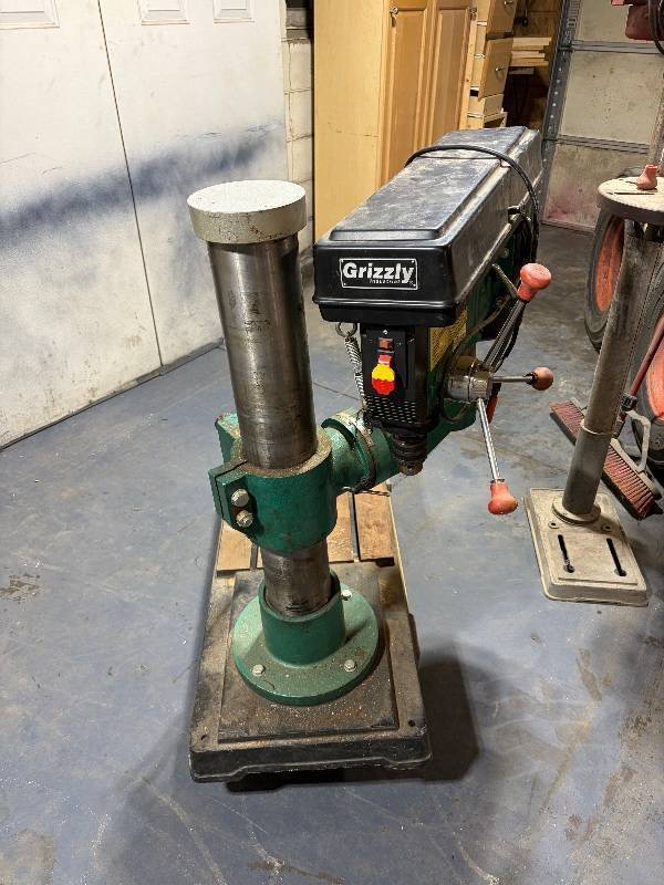 lot 8 image: Grizzly G9969 Radial Drill Press 1HP 110220V Single Phase