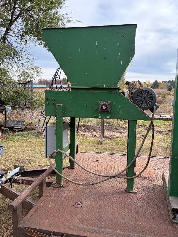 lot 12 image: Sorbilite INC. Model GR 100 wood chipper  15 hp 3phase