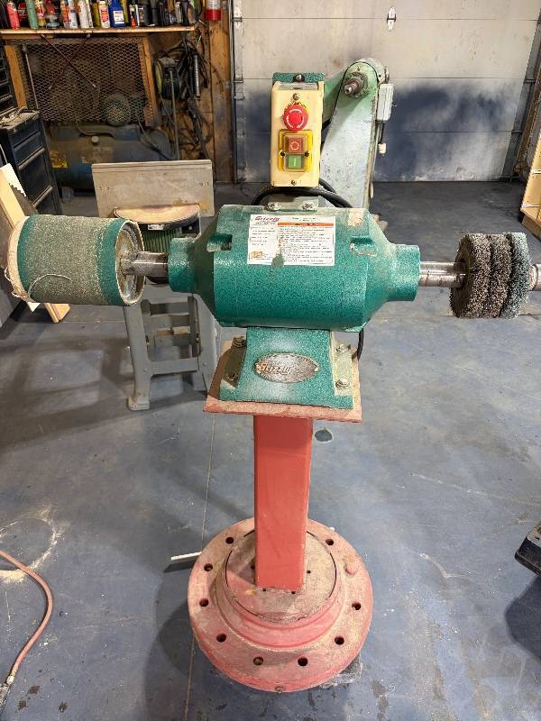 lot 13 image: Grizzly G3623 Industrial Buffer with Stand