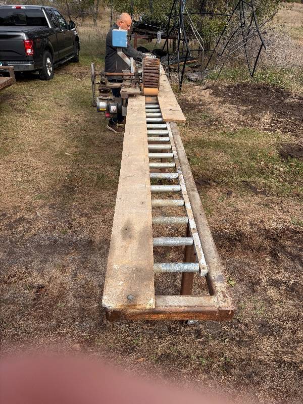 lot 14 image: Heavy-duty wood sanding, Cleaning, de-barking, finish spraying on conveyor line designed for handling trim, rough sawn and smooth lumbe