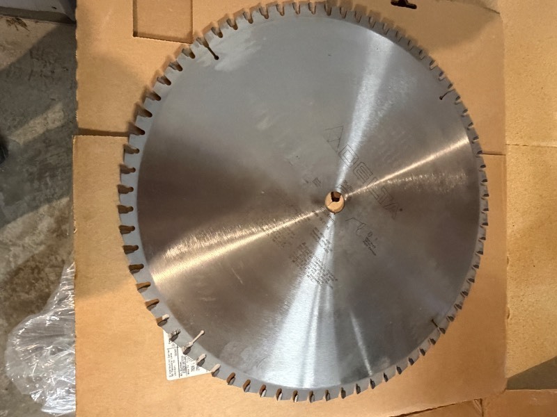 lot 18 image: 18 saw blades. One new, one freshly sharpened