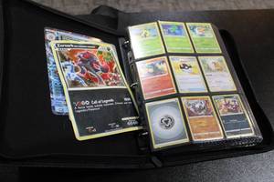 lot 73 image: Zip Up 3 Ring Binder w Pokemon Cards  600 Cards