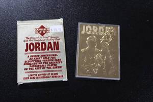 lot 76 image: Upper Deck 23K Gold Michael Jordan Basketball Card w Box