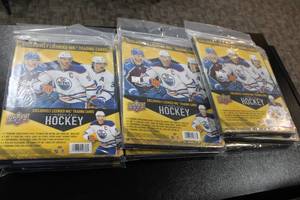 lot 78 image: 2023-24 Upper Deck Hockey Binder Lot w Pack  9 Binder Lot
