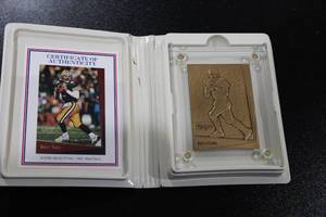 lot 82 image: 1993 Pinnacle Brett Favre Bronze Football Card w Case  Only 1500 Exist