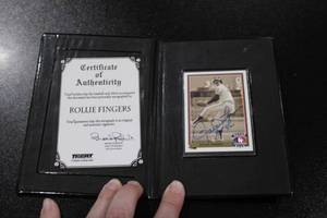lot 83 image: Upper Deck Baseball Heroes Rollie Fingers Autograph Card w Booklet