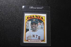 lot 122 image: 1972 Topps Willie Mays #49  Mid Grade or Better