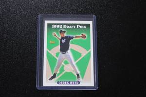 lot 125 image: 1993 Topps Derek Jeter #98 Rookie Card
