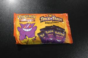 lot 135 image: 2022 Pokemon Trick or Trade Booster Bundle  40 Packs