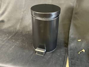 lot 20 image: Trash Can - Pedal-Operated Round Black