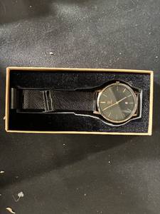 lot 29 image: Ultra-Thin Watch - Black Dial, Mesh Band