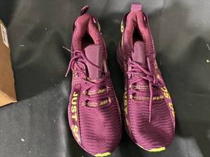 lot 41 image: Sneakers - Just Do It Branding on Purple Knit Upper