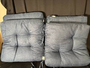 lot 60 image: Seat Cushions (Set of 4) - Faible Poisson, 21 x 21 inches