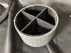 lot 89 image: Round Faux Leather Desk Organizer - Hennaja, 4 Compartments, 360° Spinner, Weave Grey