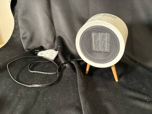 lot 90 image: Personal Heater - GAIATOP K-116