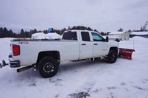 2015 Chevy 2500 HD Extended Cab 4 x 4 Pickup Truck With 8' Hiniker Snow Plow