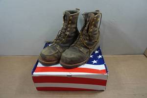 lot 15 image: Thorogood Mens 8  Crazy Horse 1957 Series Work Boots - Size 10