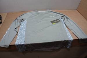 lot 45 image: Blackfish Angler UPFCooling Hooded Long Sleeve - Small