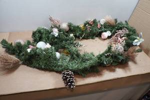 lot 67 image: Christmas Garland Dcor
