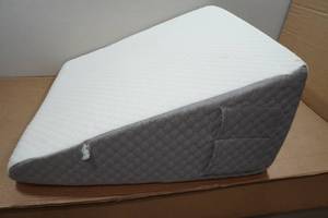 lot 70 image: Memory Foam Wedge Pillow