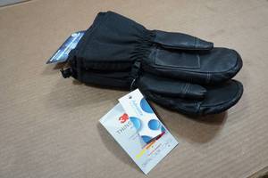 lot 84 image: Clam Ice Armor Renegade Cold Weather Mitts - Small