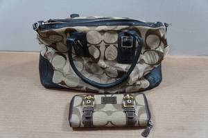 lot 101 image: Coach Signature Brown Shoulder Bag with Wallet