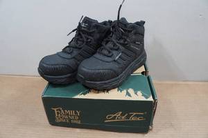 lot 104 image: Ad Tech 6 Ultra Lightweight Work Boots - Size 7