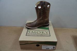 lot 108 image: Smoky Mountain Boots - Kids Size 1.5