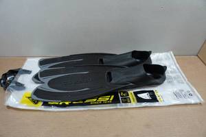 lot 122 image: Cressi Agua Adult Fins - Size 4344, 8.5-9.5