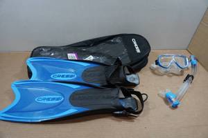 lot 123 image: Cressi Adult Rondine Palau Fin Snorkel Set - Fin Size SM