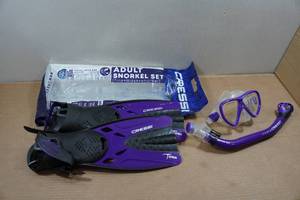 lot 126 image: Cressi Tonga Adult Snorkel Set - Fin Size SM