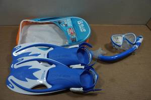 lot 128 image: Cressi Blulove Kids Snorkel Set - Fin Size LXL