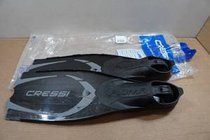 lot 130 image: Cressi Pluma Adult Snorkel Fins -Size 45-46, 10-11