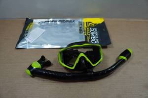 lot 132 image: Cressi Pano 3 Snorkel Set
