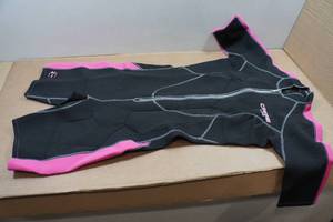 lot 137 image: Cressi Lido Womens 2mm Wetsuit - XXL6, Pink