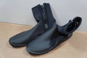 lot 140 image: Cressi Minorca 3mm Neoprene Adult Anti-Slip Sole Boots - Size 11