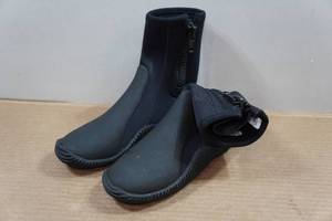 lot 141 image: Cressi Isla 2.5mm Neoprene Dive Boots - Size 6