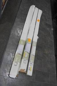 lot 171 image: 72 Vinyl Blinds