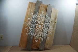 lot 174 image: Barnwood Wall Dcor
