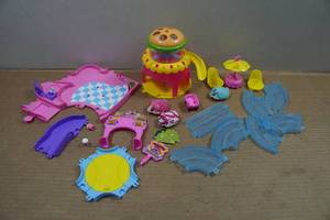 lot 18J image: Zuru Hamsters in a House Playset