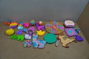 lot 18D image: Assorted Fidget Toys