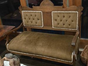 lot 725 image: Victorian Wooden Parlour Settee