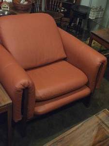 lot 726 image: Leather Mid Century Modern Lounge Arm Chair