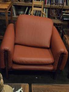 lot 727 image: Leather Mid Century Modern Lounge Arm Chair